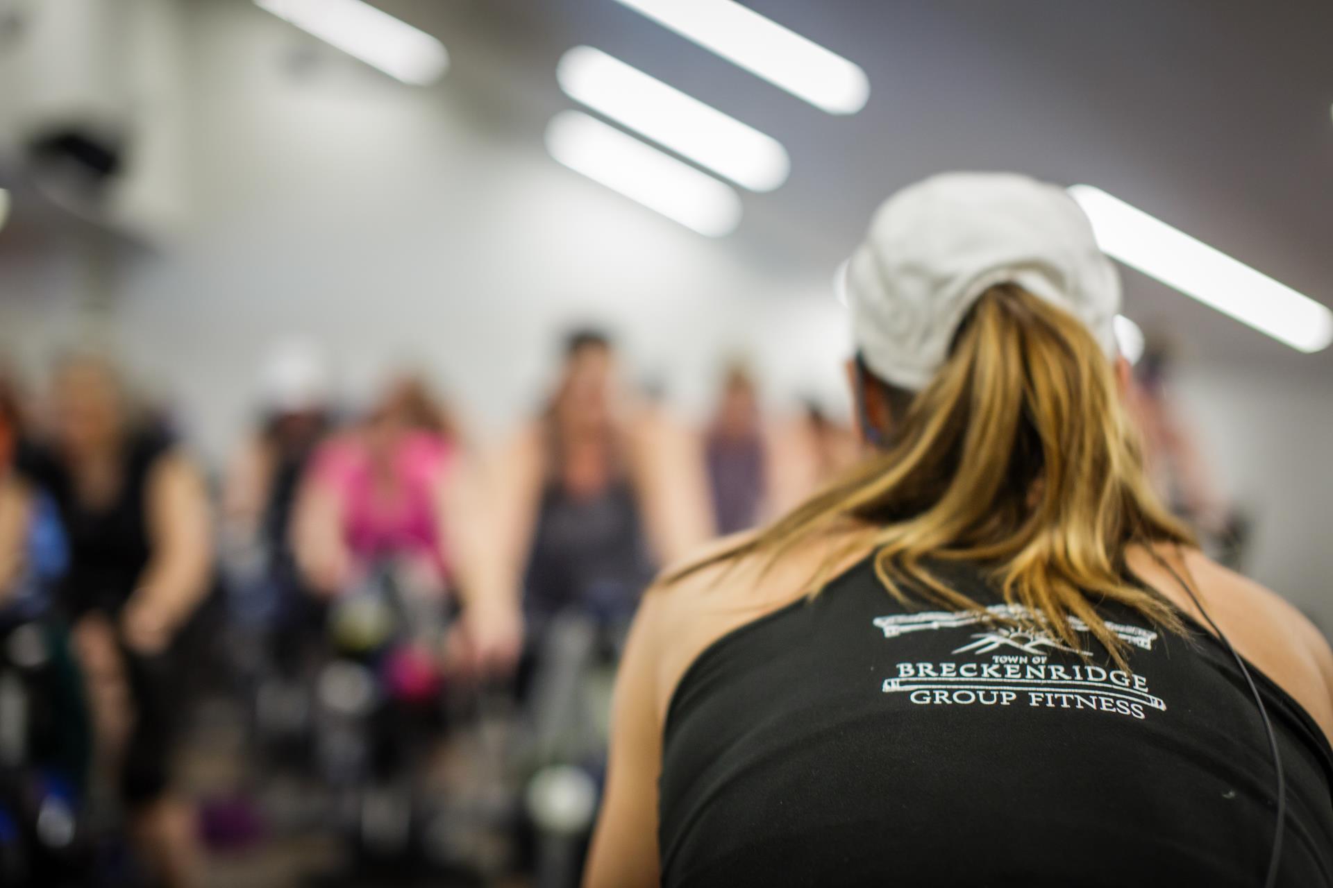 fitness instructor teaching cycling class