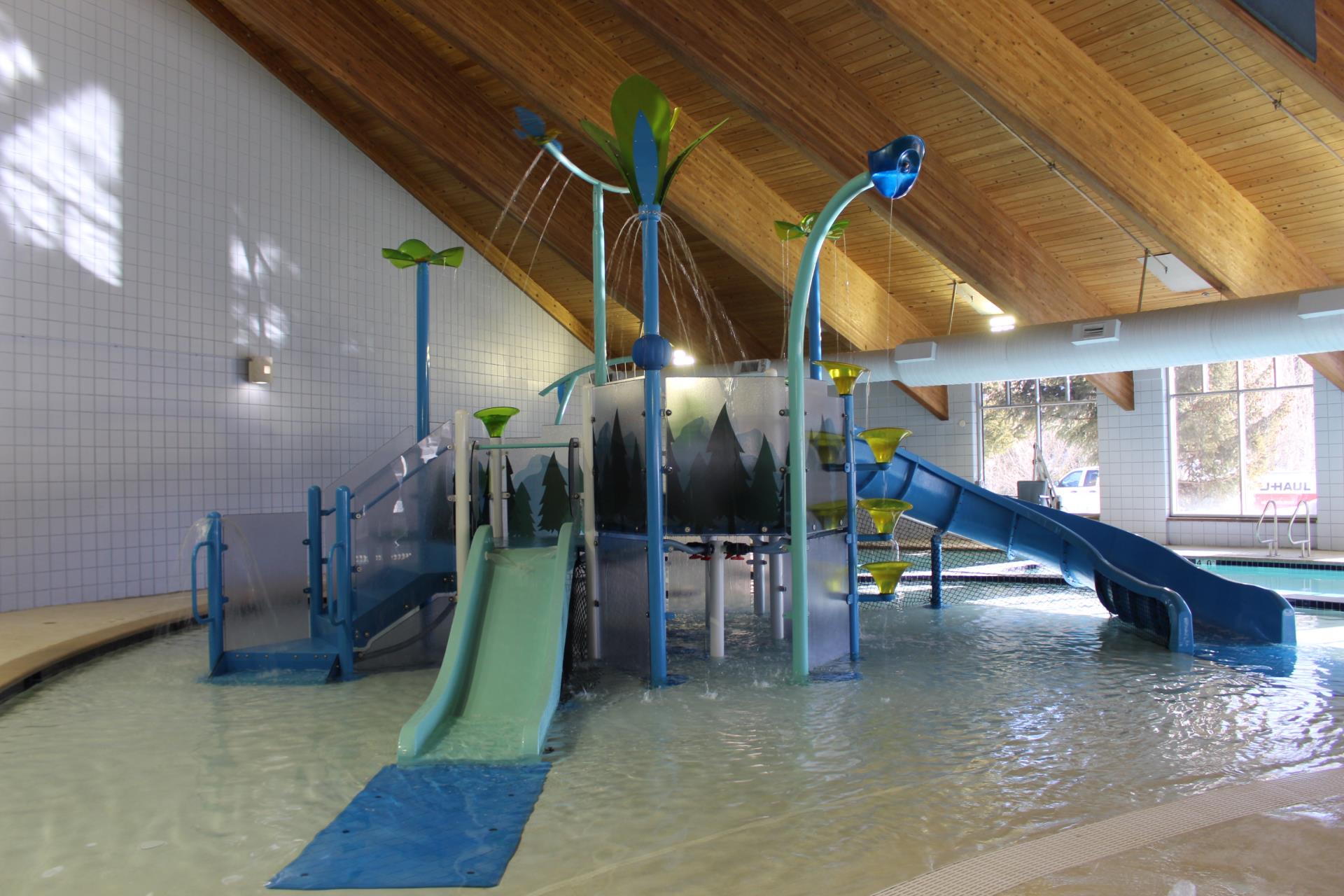 Breckenridge Rec Center new leisure pool play structure